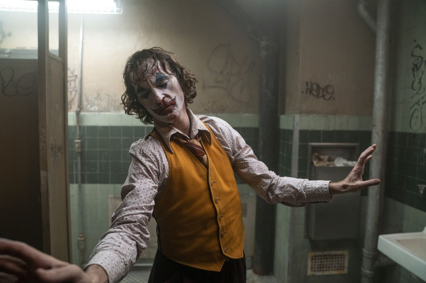 Joaquin Phoenix  -  Joker